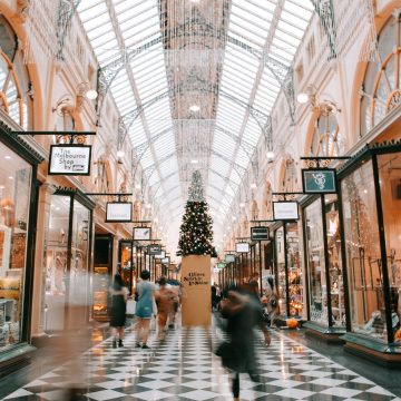 What shops in Austria work on weekends